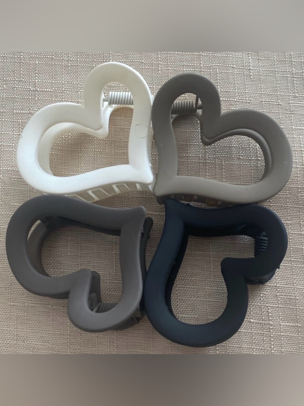 Source Unknown Heart-Shaped Hair Claw Clips - White, Gray, Dark Gray, Black